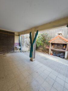 Patio con parrilla – casa con local en Urquiza al 1900, Santa Fe