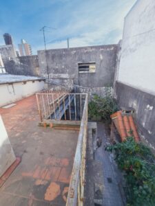 Terraza y vista al patio – casa con local en Urquiza al 1900, Santa Fe
